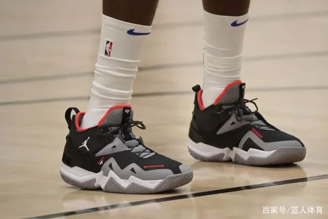 贺希宁44分打破两项纪录 个人和队史均创新高